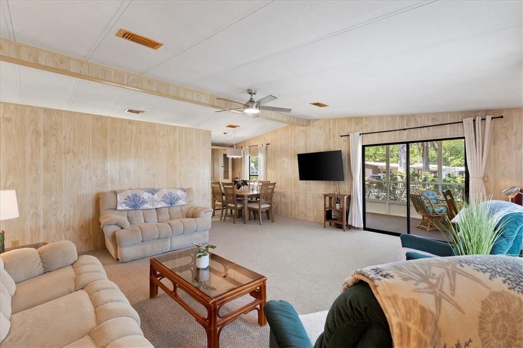 Active With Contract: $137,000 (2 beds, 2 baths, 1248 Square Feet)