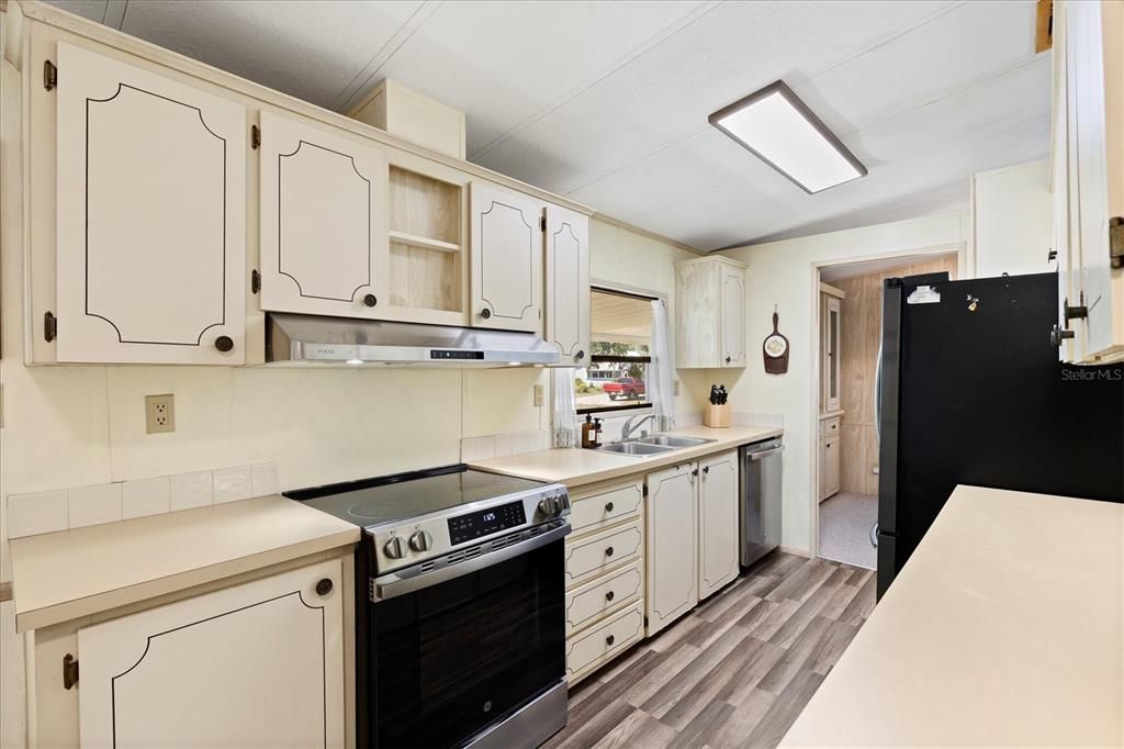 Active With Contract: $137,000 (2 beds, 2 baths, 1248 Square Feet)