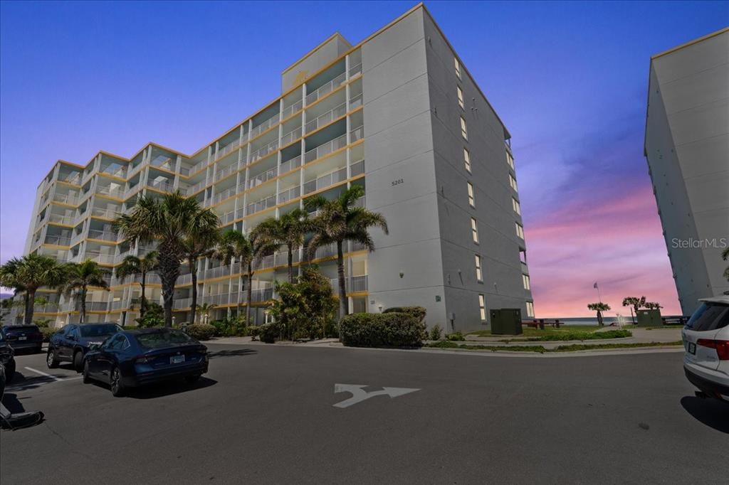 Active With Contract: $670,000 (3 beds, 2 baths, 1490 Square Feet)