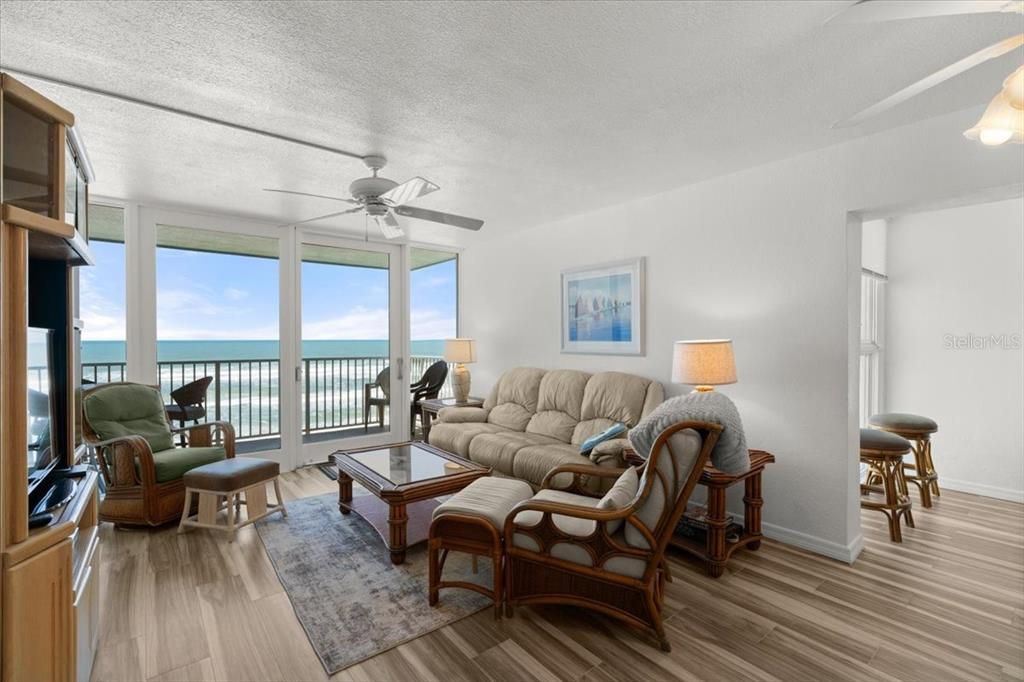 Active With Contract: $670,000 (3 beds, 2 baths, 1490 Square Feet)