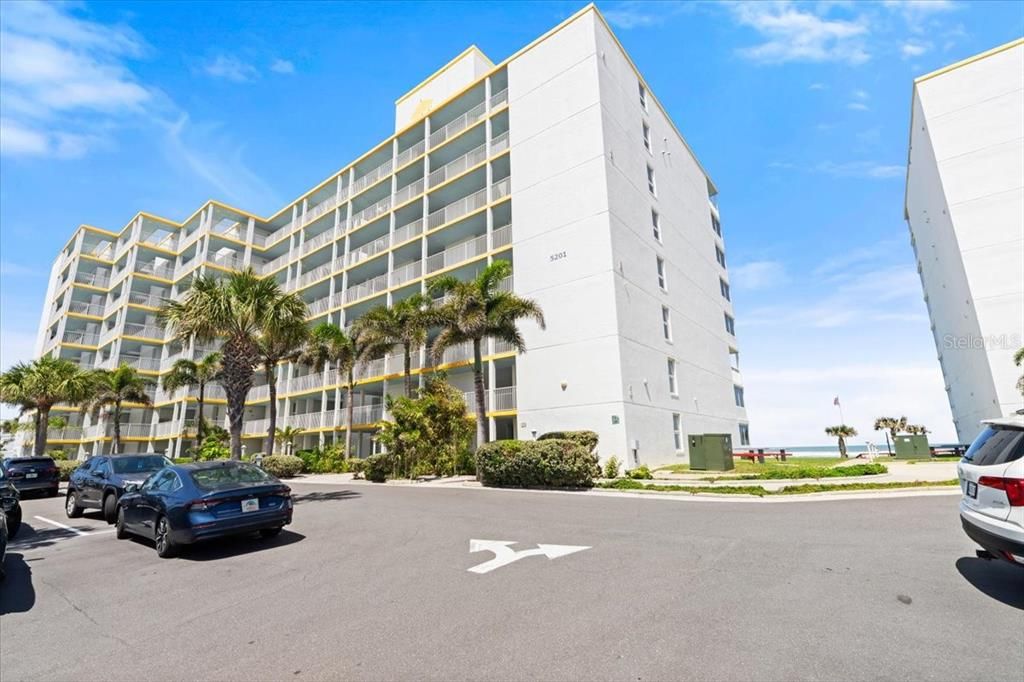 Active With Contract: $670,000 (3 beds, 2 baths, 1490 Square Feet)