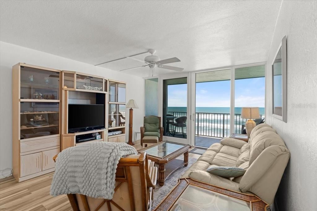 Active With Contract: $670,000 (3 beds, 2 baths, 1490 Square Feet)