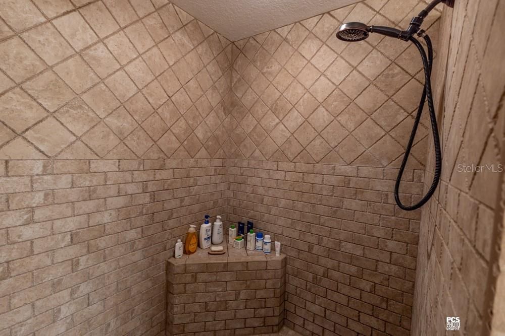 En Venta: $575,000 (3 camas, 2 baños, 2367 Pies cuadrados)