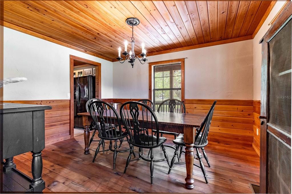 En Venta: $575,000 (3 camas, 2 baños, 2367 Pies cuadrados)