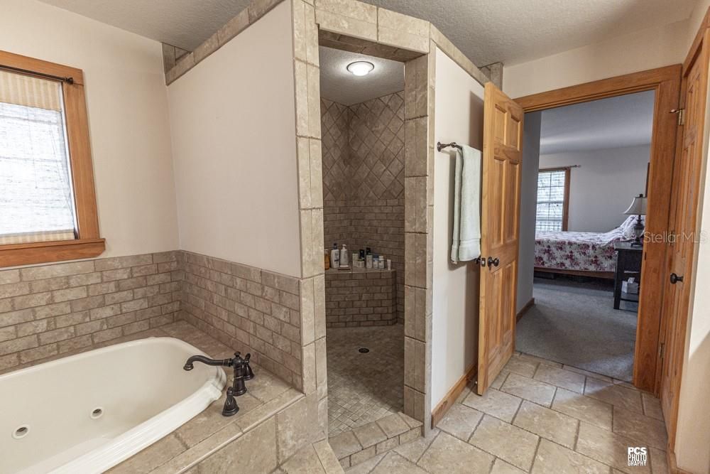 En Venta: $575,000 (3 camas, 2 baños, 2367 Pies cuadrados)