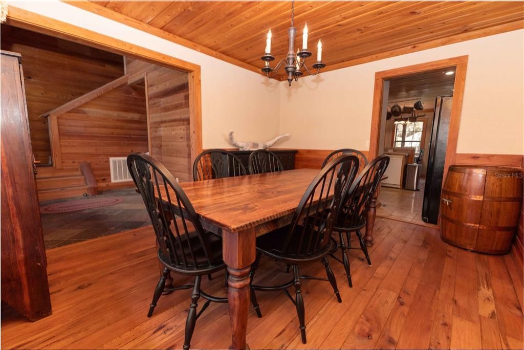 En Venta: $575,000 (3 camas, 2 baños, 2367 Pies cuadrados)