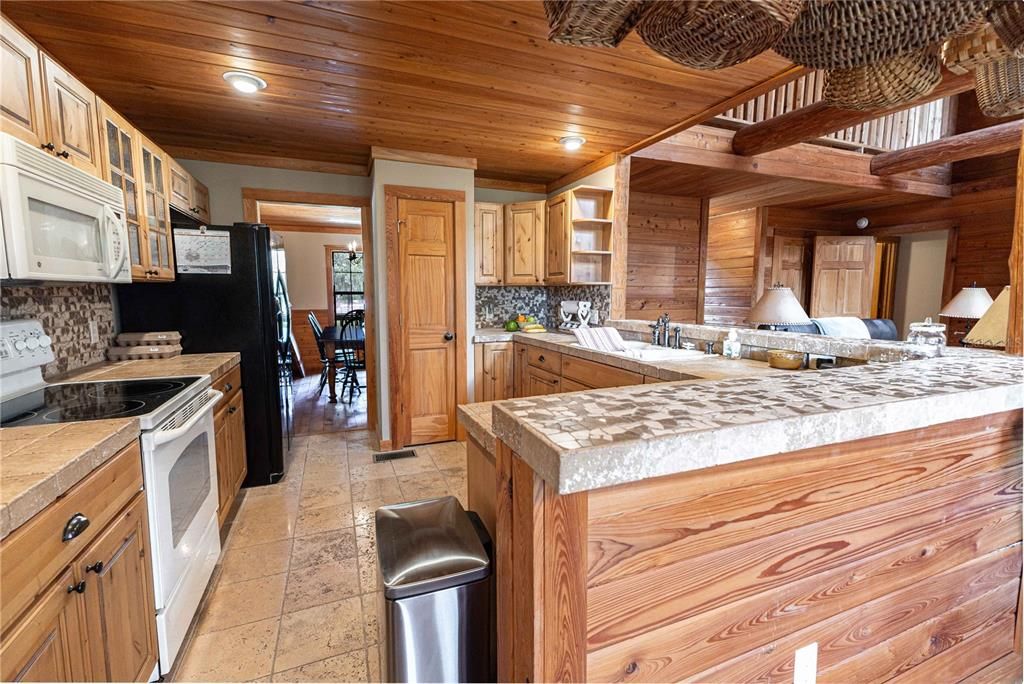 En Venta: $575,000 (3 camas, 2 baños, 2367 Pies cuadrados)