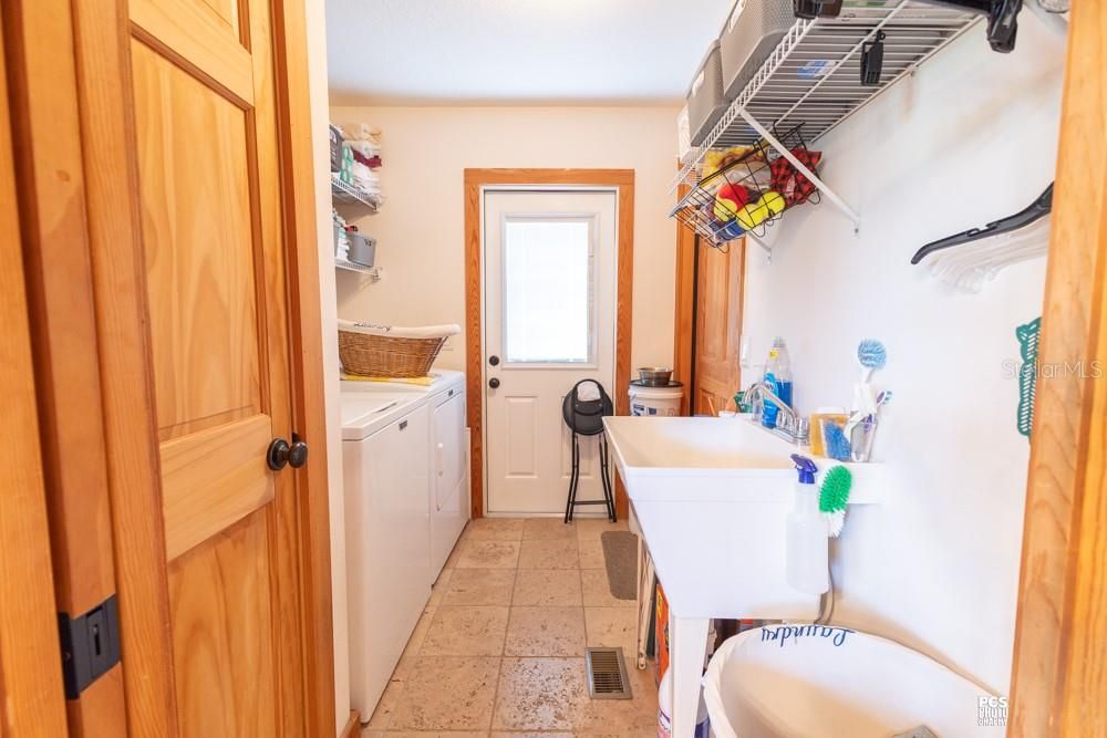 En Venta: $575,000 (3 camas, 2 baños, 2367 Pies cuadrados)