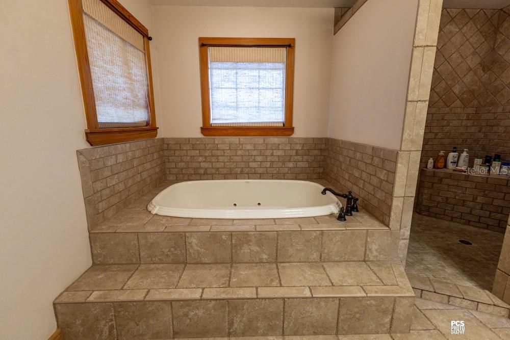 En Venta: $575,000 (3 camas, 2 baños, 2367 Pies cuadrados)