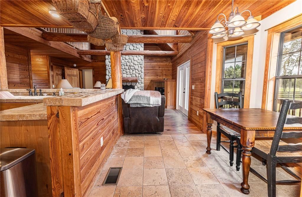 En Venta: $575,000 (3 camas, 2 baños, 2367 Pies cuadrados)