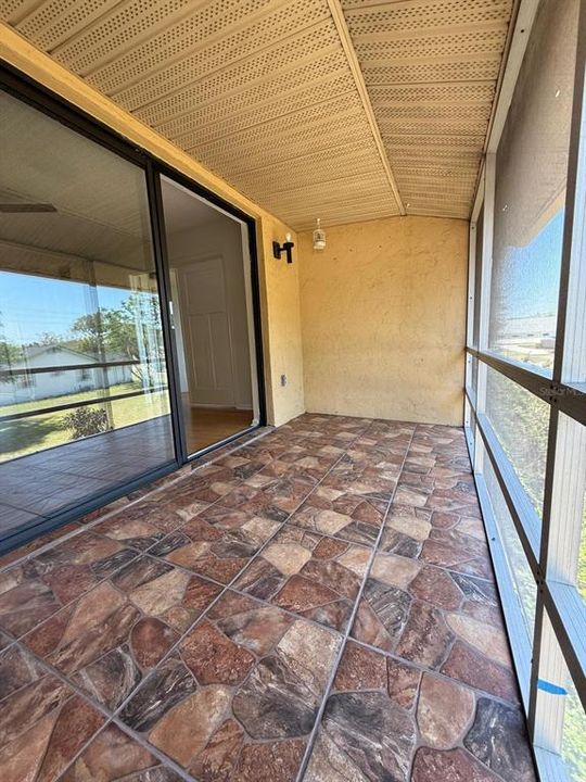 待售: $82,900 (2 贝兹, 2 浴室, 1085 平方英尺)