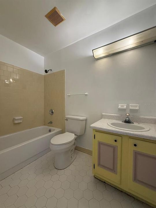 待售: $82,900 (2 贝兹, 2 浴室, 1085 平方英尺)