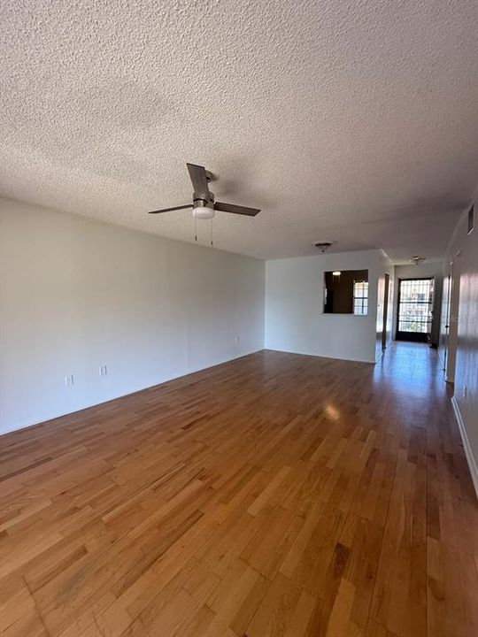 待售: $82,900 (2 贝兹, 2 浴室, 1085 平方英尺)