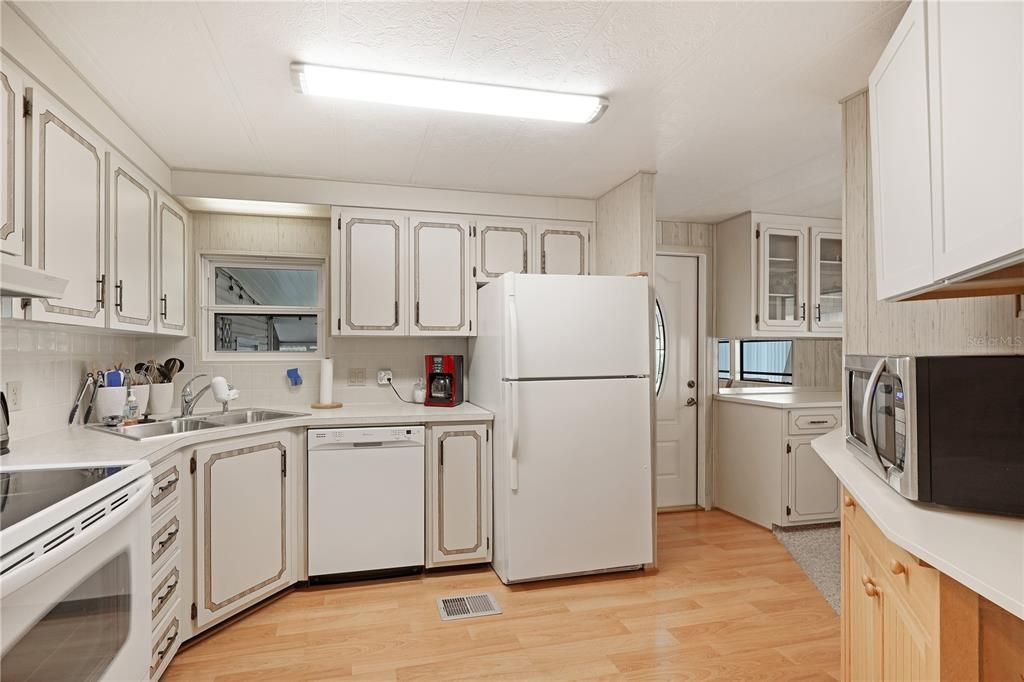 На продажу: $120,000 (2 спален, 2 ванн, 864 Квадратных фут)