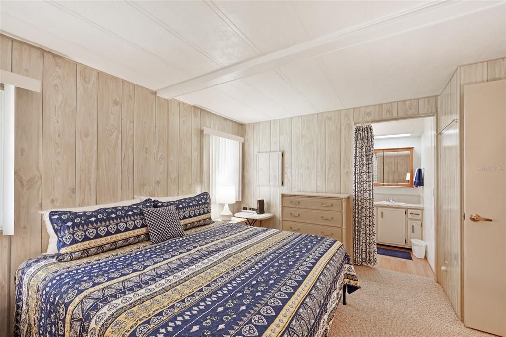 На продажу: $120,000 (2 спален, 2 ванн, 864 Квадратных фут)