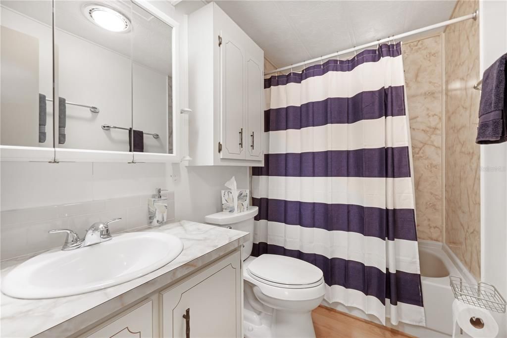 На продажу: $120,000 (2 спален, 2 ванн, 864 Квадратных фут)