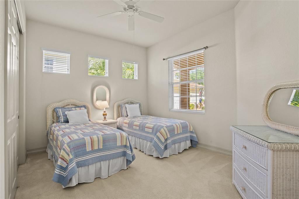 En Venta: $399,999 (2 camas, 2 baños, 2031 Pies cuadrados)