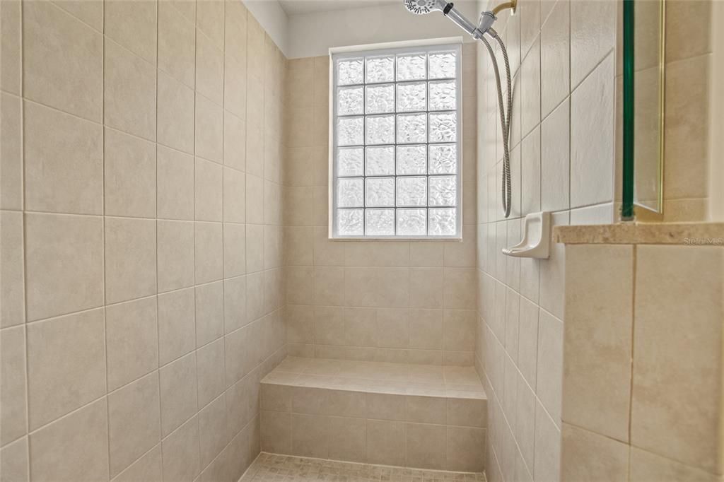 En Venta: $399,999 (2 camas, 2 baños, 2031 Pies cuadrados)