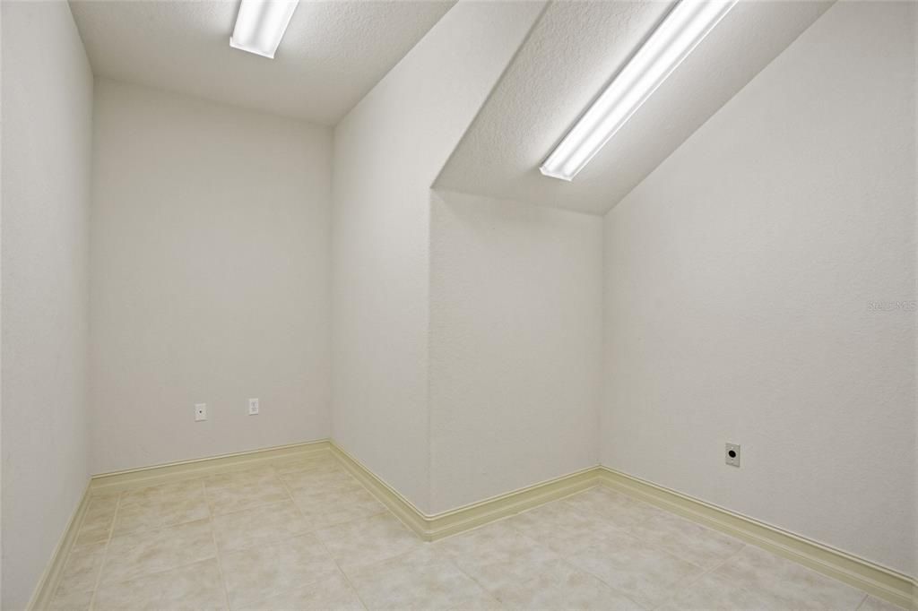 En Venta: $399,999 (2 camas, 2 baños, 2031 Pies cuadrados)