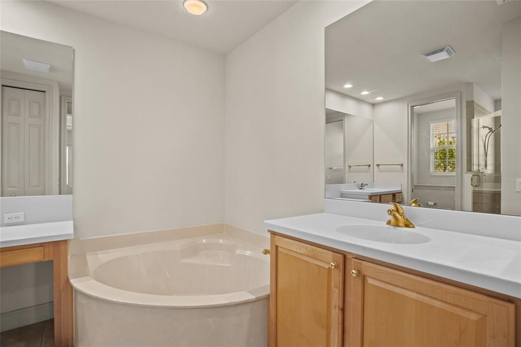 En Venta: $399,999 (2 camas, 2 baños, 2031 Pies cuadrados)