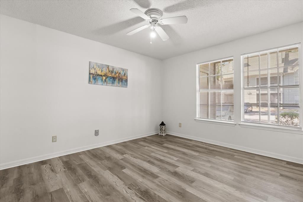 Active With Contract: $130,000 (1 beds, 1 baths, 722 Square Feet)