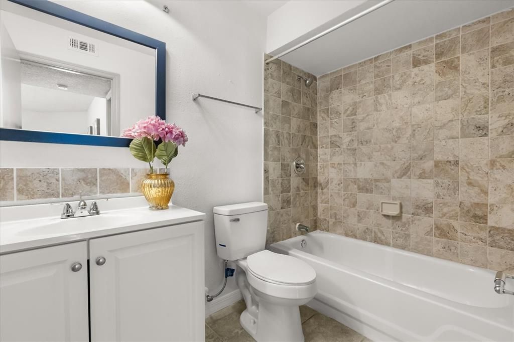 Active With Contract: $130,000 (1 beds, 1 baths, 722 Square Feet)