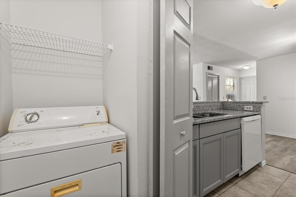 Active With Contract: $130,000 (1 beds, 1 baths, 722 Square Feet)