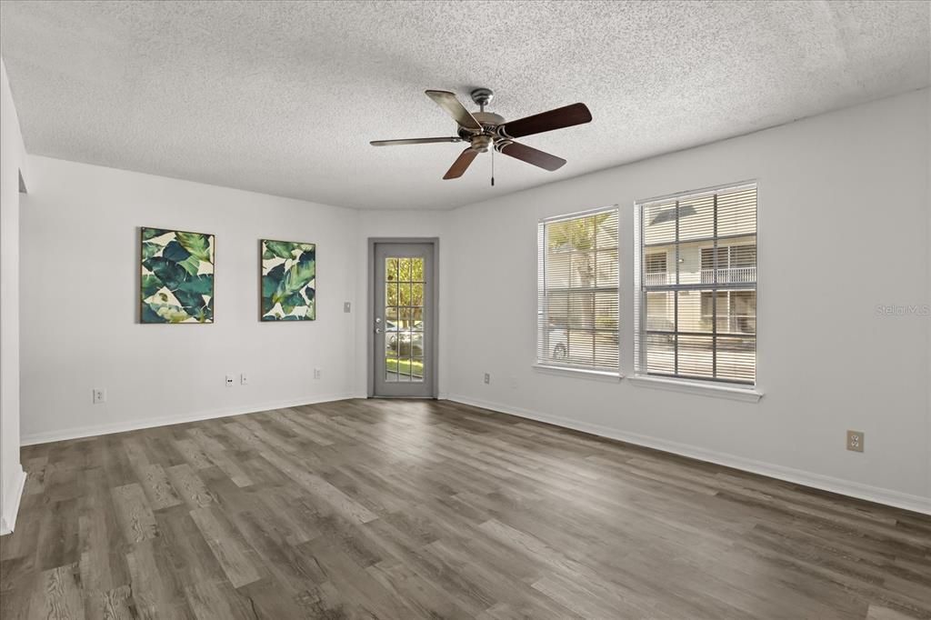 Active With Contract: $130,000 (1 beds, 1 baths, 722 Square Feet)