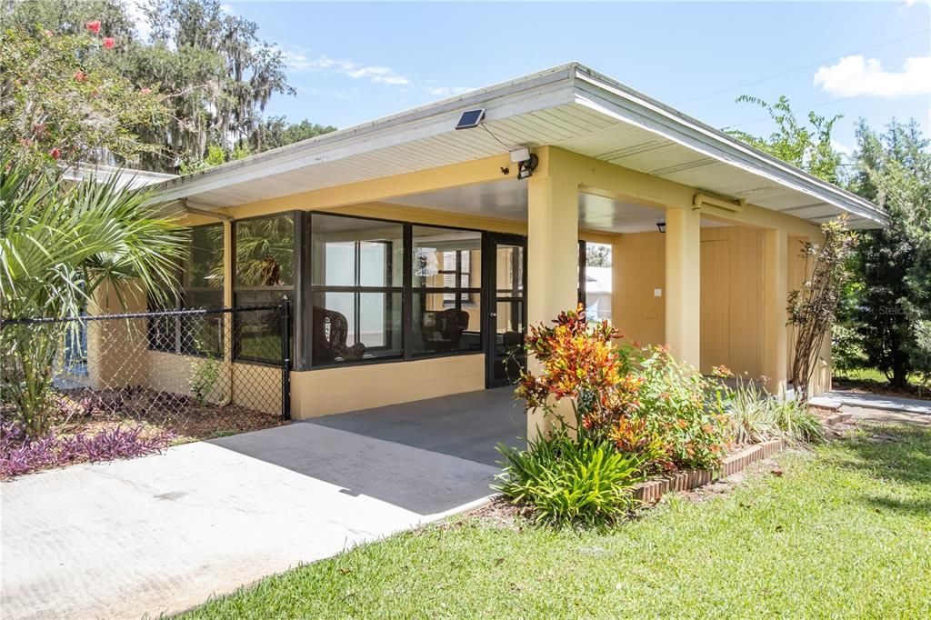 For Sale: $229,000 (2 beds, 1 baths, 784 Square Feet)