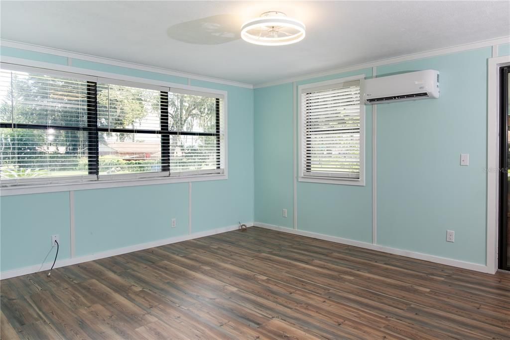 For Sale: $229,000 (2 beds, 1 baths, 784 Square Feet)