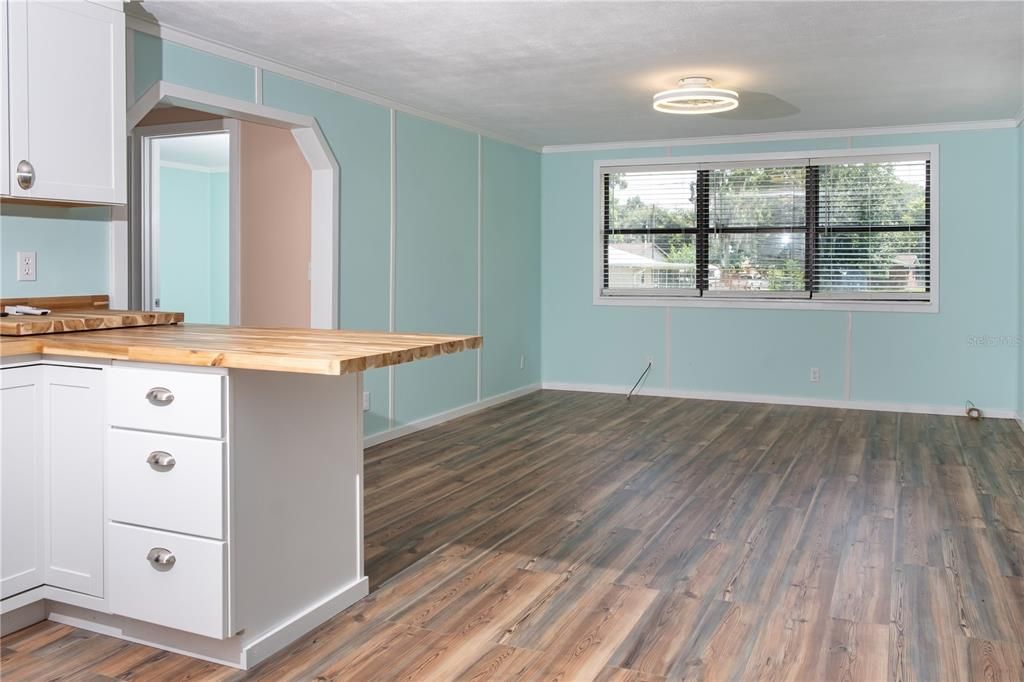 For Sale: $229,000 (2 beds, 1 baths, 784 Square Feet)