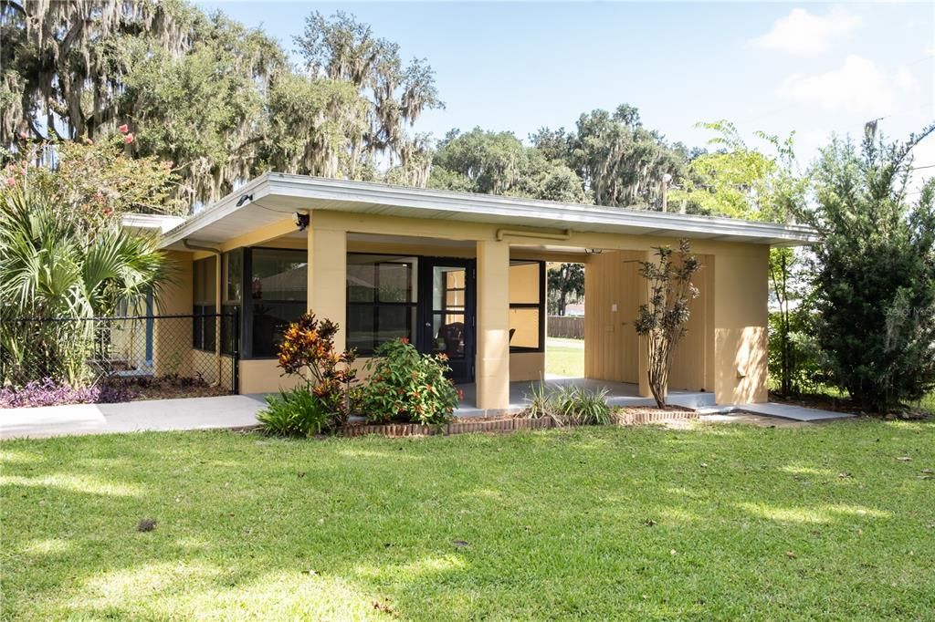 For Sale: $229,000 (2 beds, 1 baths, 784 Square Feet)