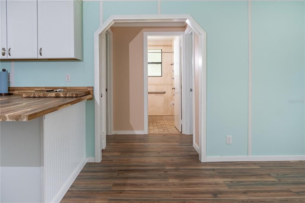 For Sale: $229,000 (2 beds, 1 baths, 784 Square Feet)