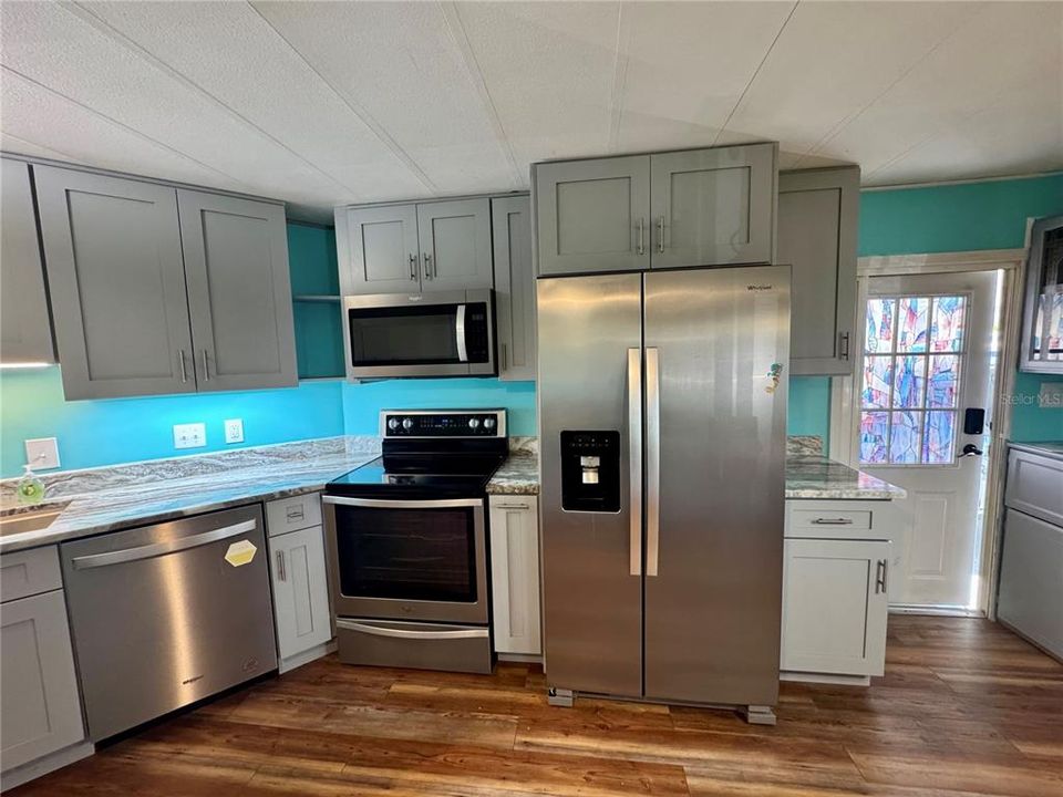 На продажу: $159,900 (2 спален, 2 ванн, 864 Квадратных фут)