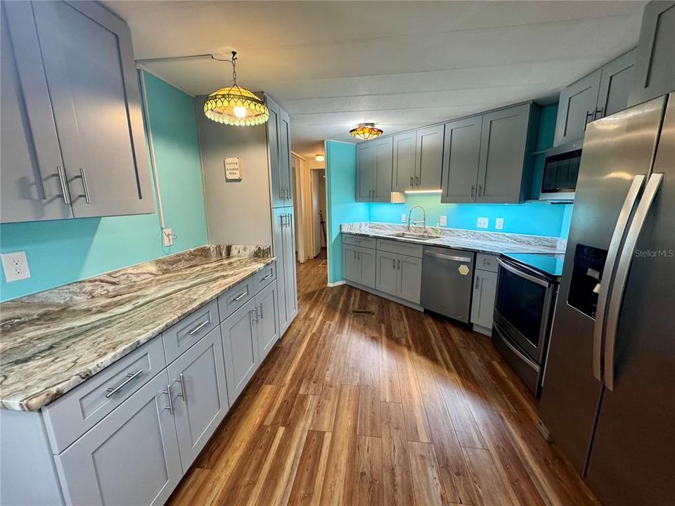 На продажу: $159,900 (2 спален, 2 ванн, 864 Квадратных фут)