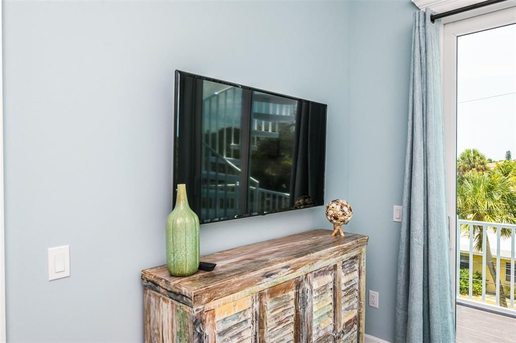 Active With Contract: $3,795,000 (7 beds, 7 baths, 3514 Square Feet)