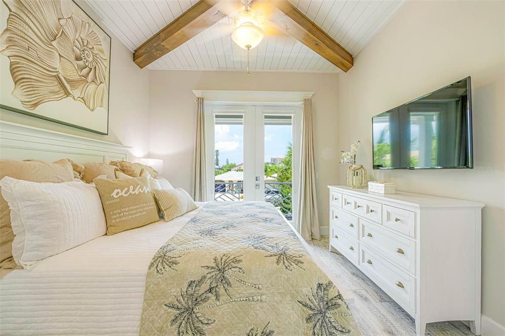 Active With Contract: $3,795,000 (7 beds, 7 baths, 3514 Square Feet)