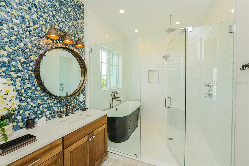 Active With Contract: $3,795,000 (7 beds, 7 baths, 3514 Square Feet)