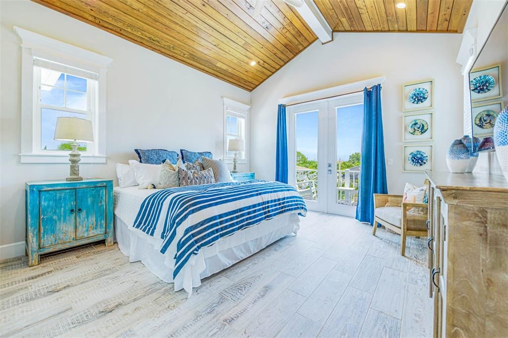 Active With Contract: $3,795,000 (7 beds, 7 baths, 3514 Square Feet)