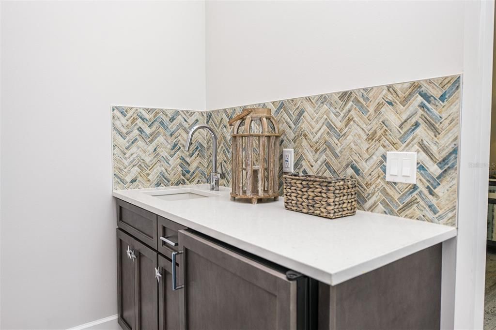 Active With Contract: $3,795,000 (7 beds, 7 baths, 3514 Square Feet)