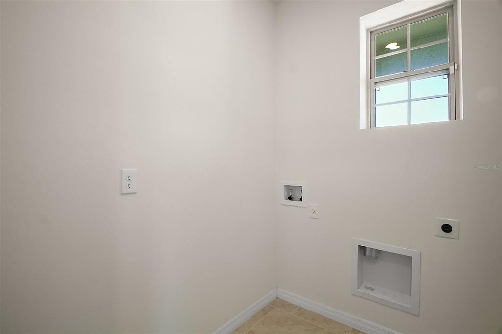 For Sale: $369,900 (3 beds, 2 baths, 1621 Square Feet)