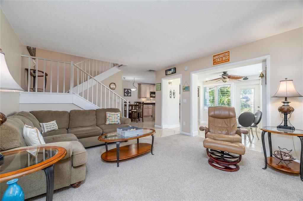 На продажу: $425,000 (2 спален, 2 ванн, 1298 Квадратных фут)