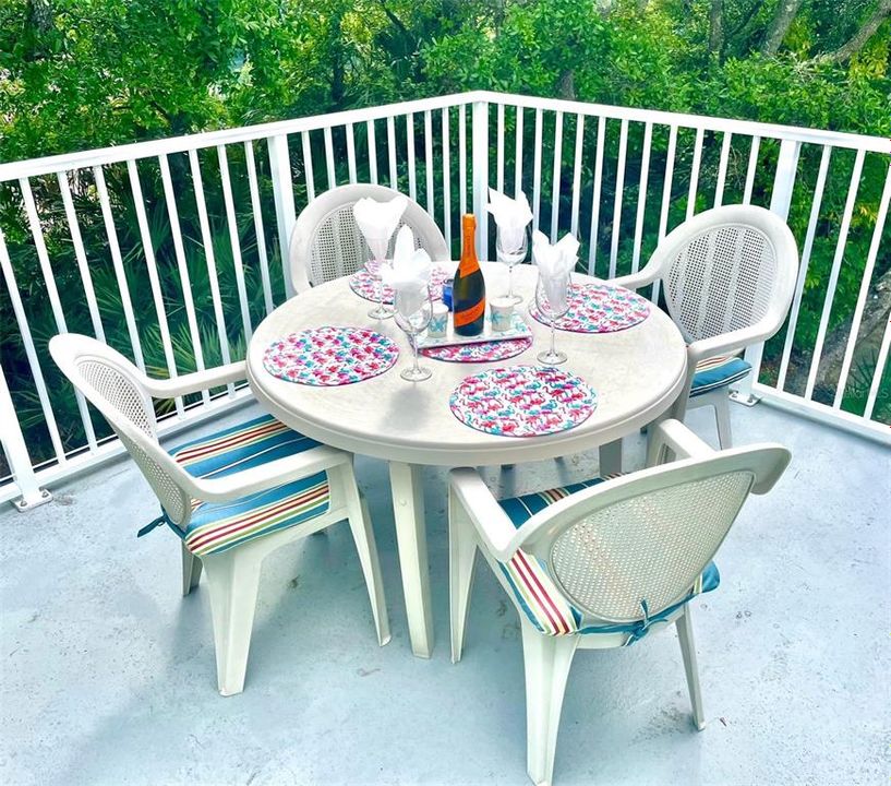 На продажу: $425,000 (2 спален, 2 ванн, 1298 Квадратных фут)