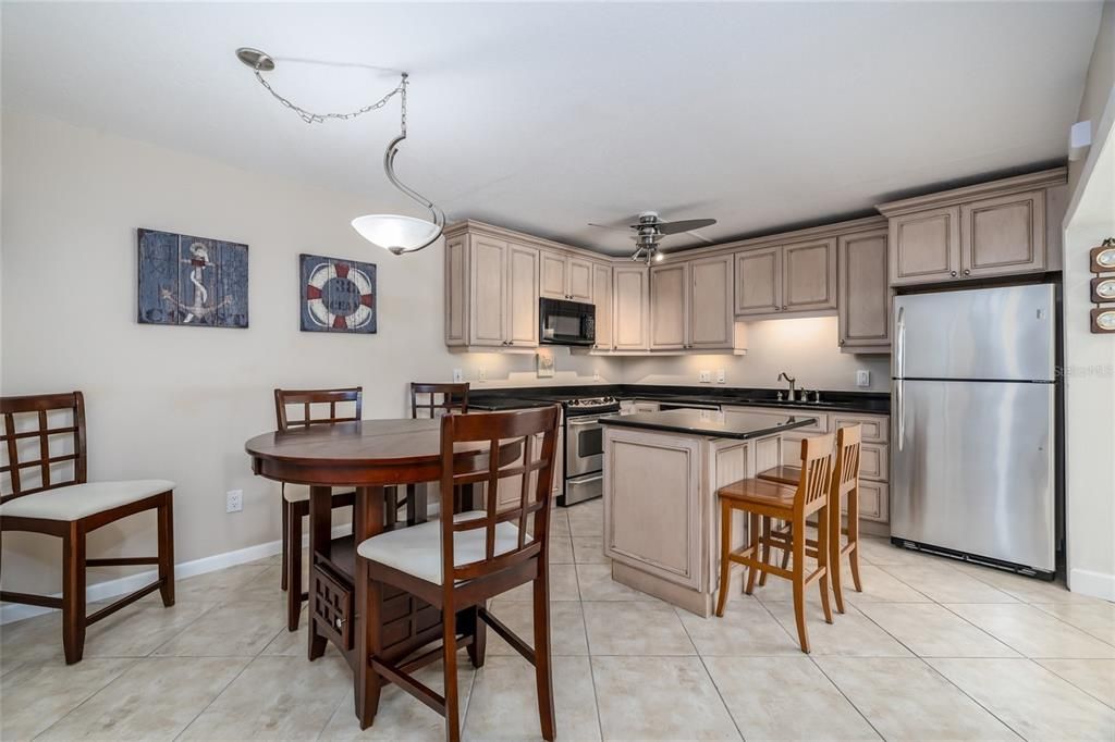 На продажу: $425,000 (2 спален, 2 ванн, 1298 Квадратных фут)