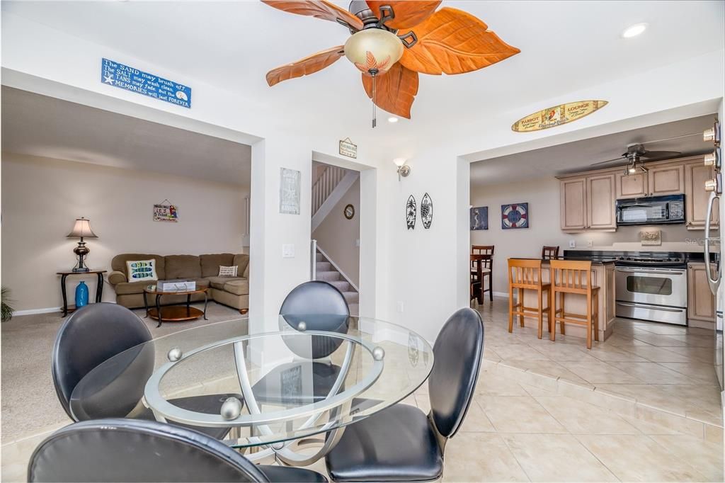 На продажу: $425,000 (2 спален, 2 ванн, 1298 Квадратных фут)