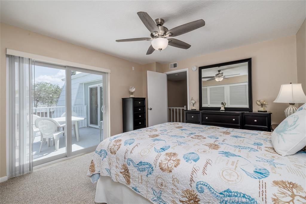 На продажу: $425,000 (2 спален, 2 ванн, 1298 Квадратных фут)