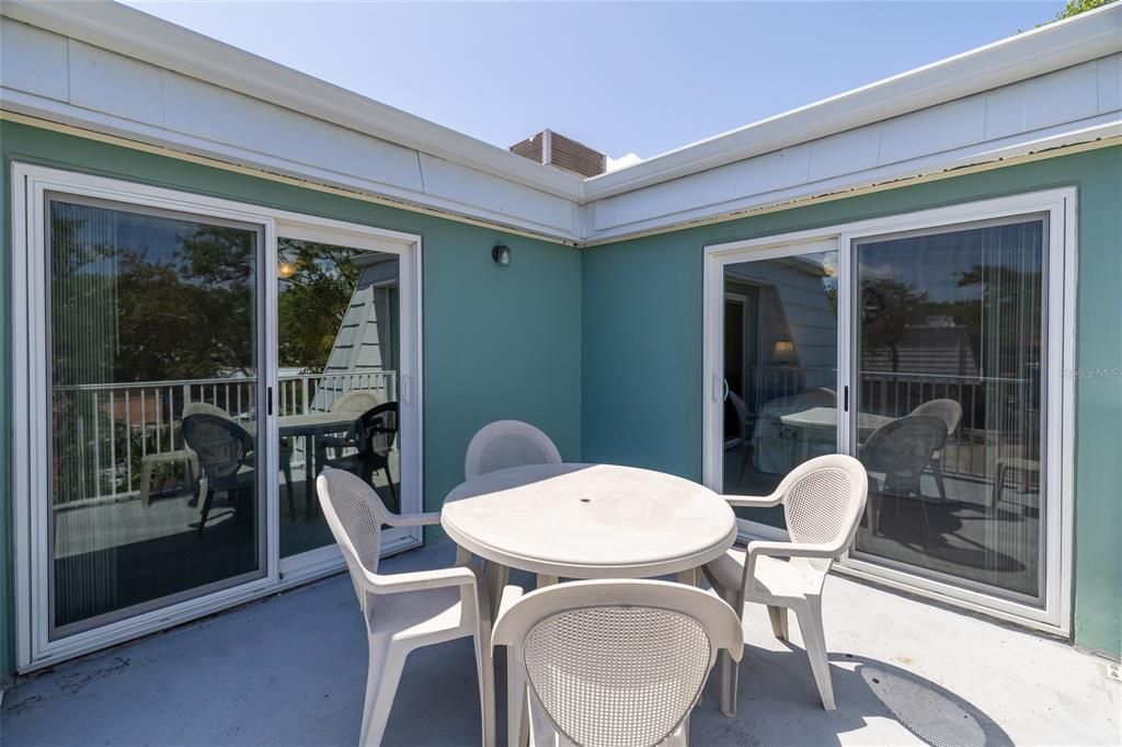 На продажу: $425,000 (2 спален, 2 ванн, 1298 Квадратных фут)