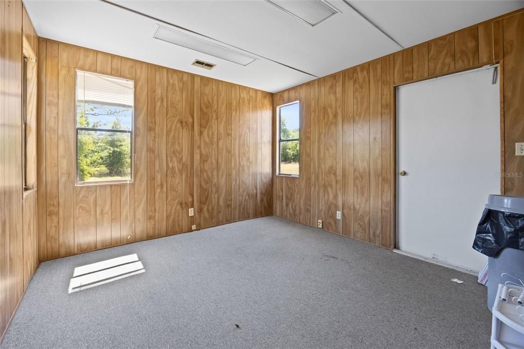 На продажу: $1,500,000 (12.80 acres)