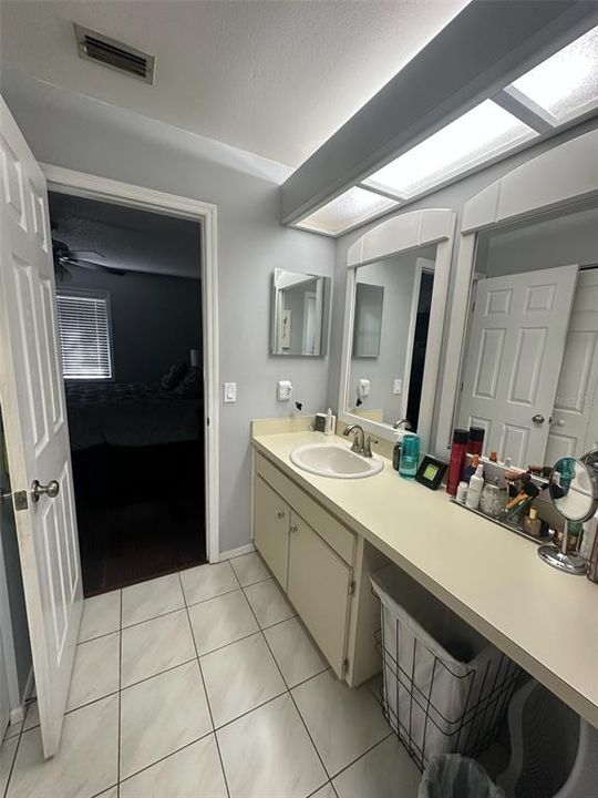 For Sale: $169,900 (1 beds, 1 baths, 805 Square Feet)