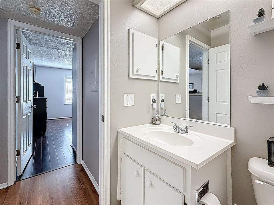 For Sale: $169,900 (1 beds, 1 baths, 805 Square Feet)
